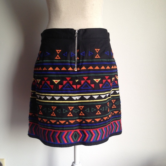 Sam Edelman beaded geo print mini skirt. - Picture 2 of 4